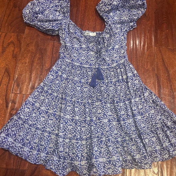 Zara casual Blue/White Floral block print mini Dress tiered/puff sleeve Med boho - Picture 3 of 3